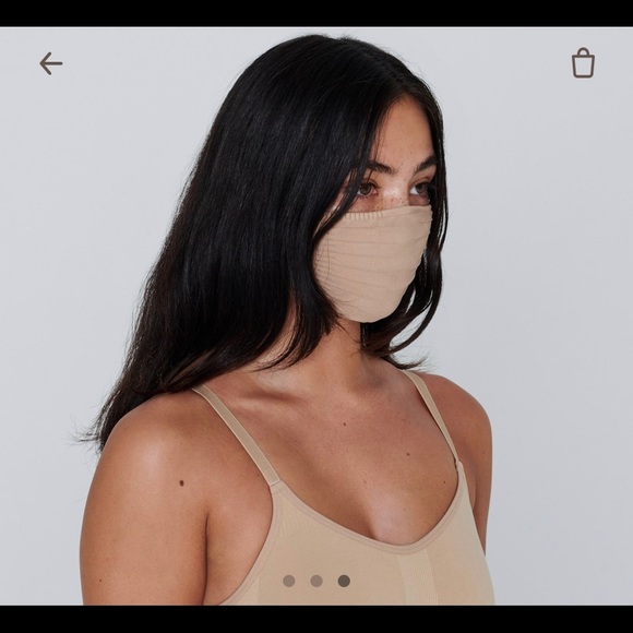 SKIMS CLAY nude kardashian face mask - Picture 3 of 16